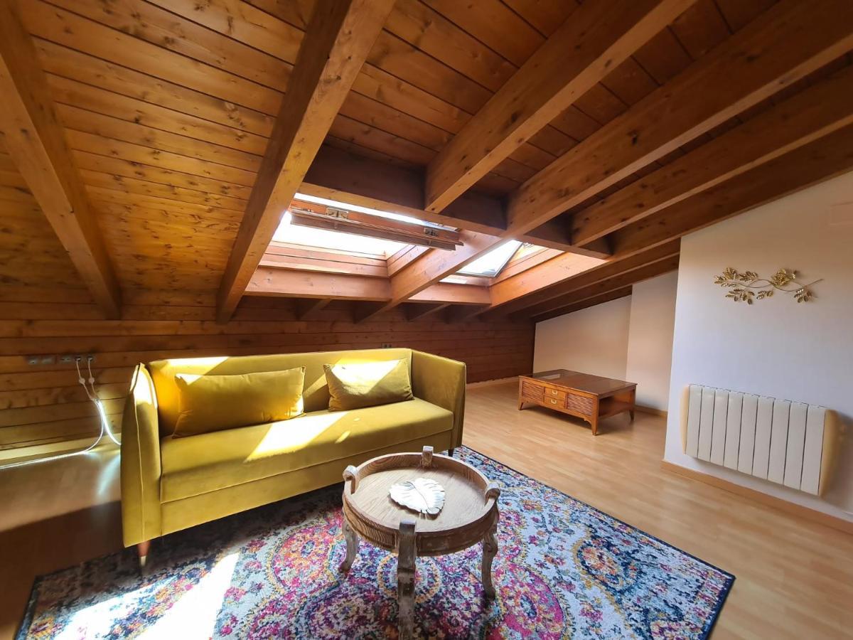 Dos Torres Numenor - ático Abuhardillado De Madera Apartamento