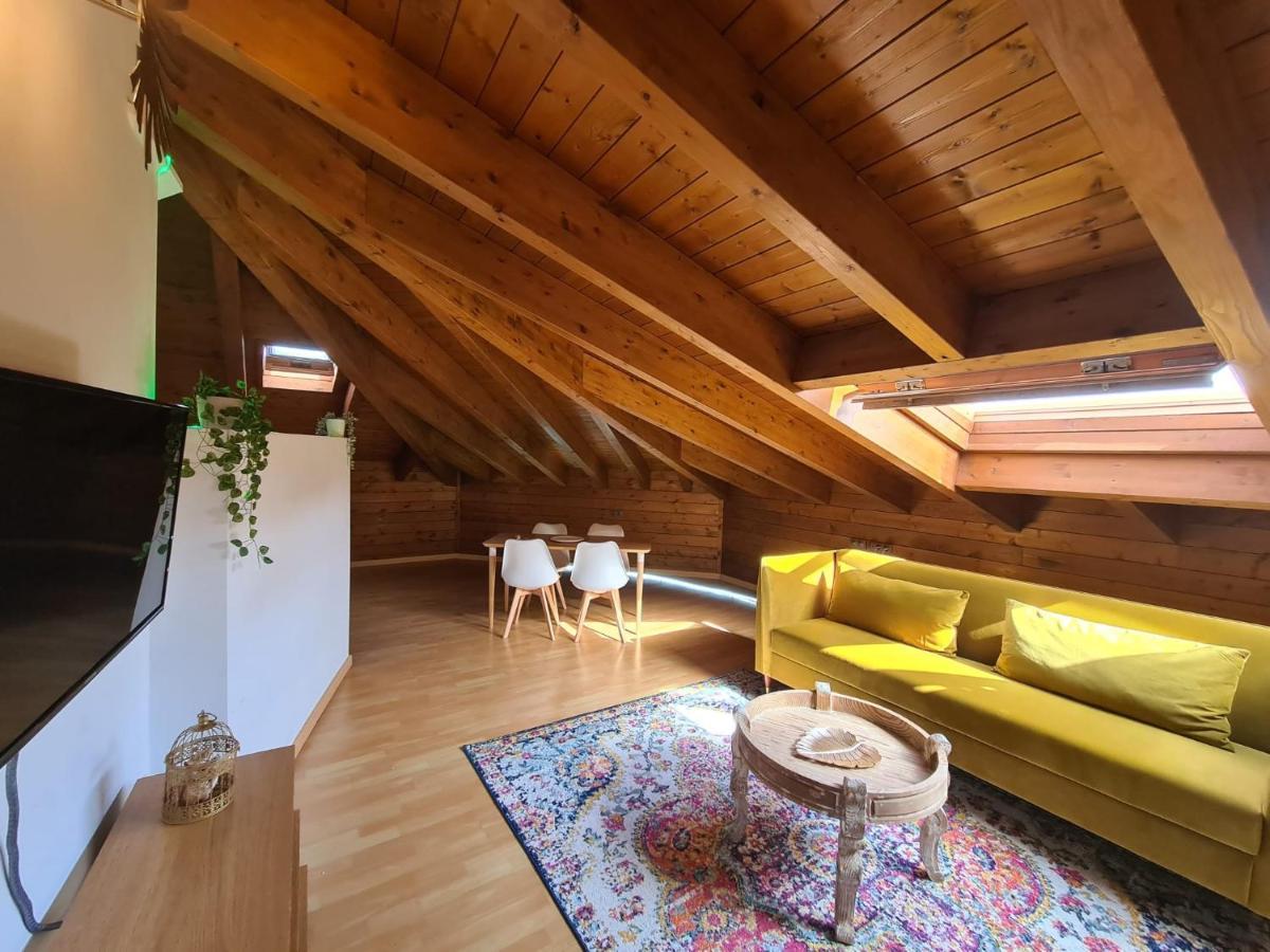 Apartamento Dos Torres Numenor - ático Abuhardillado De Madera Zaragoza